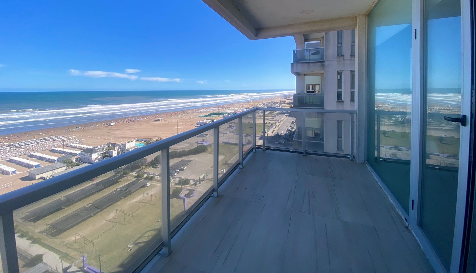 Vista Plena al Mar . Edificio de Categoria. Referencia 01