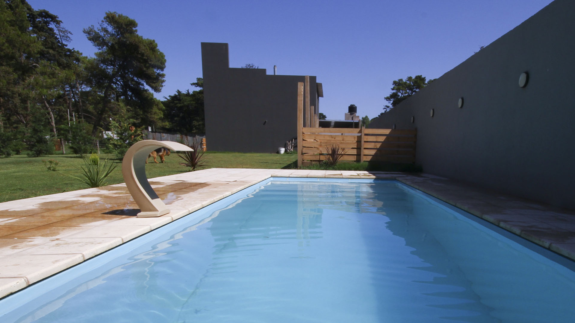 Casa con Piscina en Villa del Deportista.