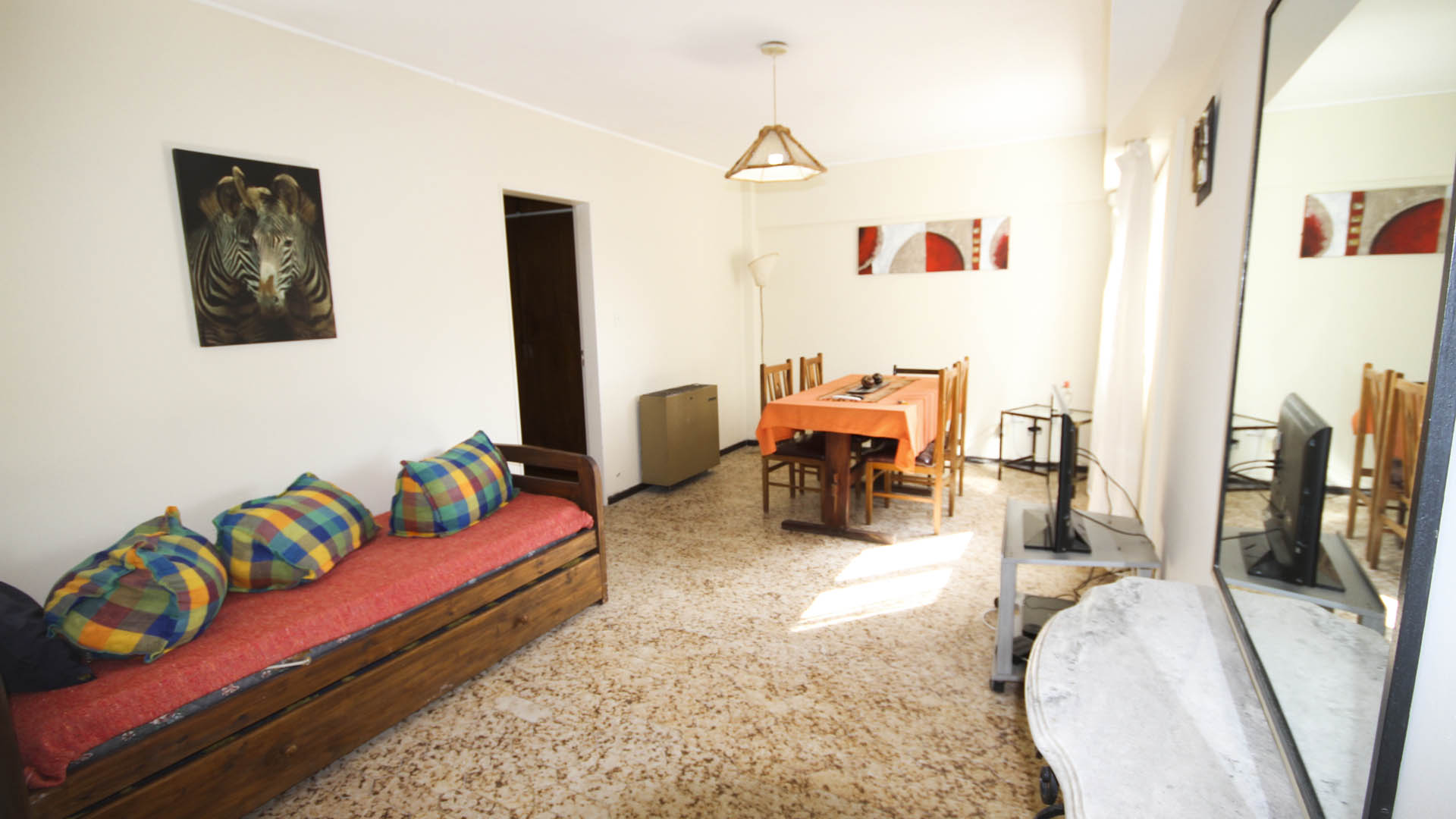 Comodo Departamento Sobre importante Avenida. Edificio Acuario IV