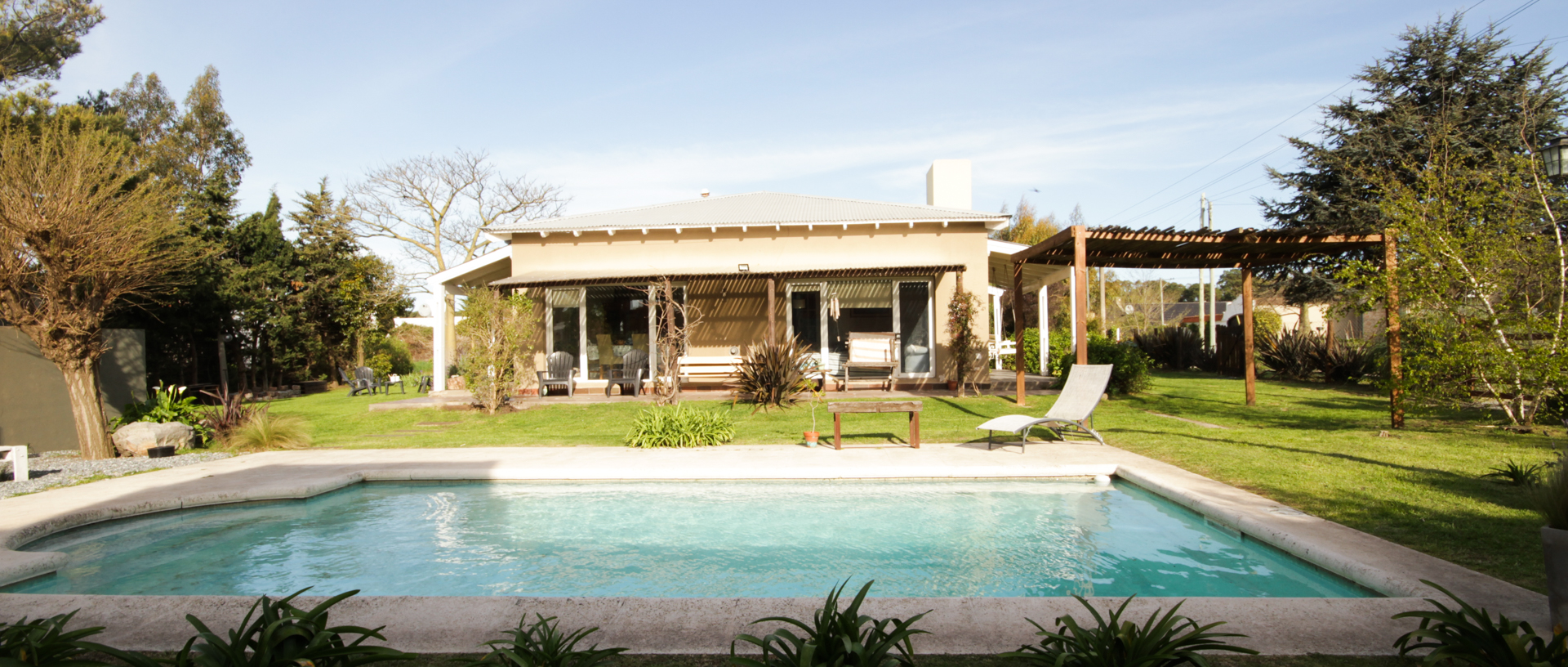 Impecable Casa con Pileta Zona Residencial . Impecable Casa con Pileta Zona Residencial .