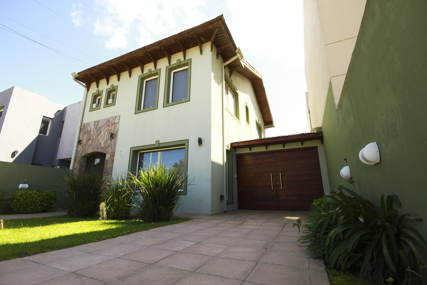 Impecable Casa Zona Residencial.