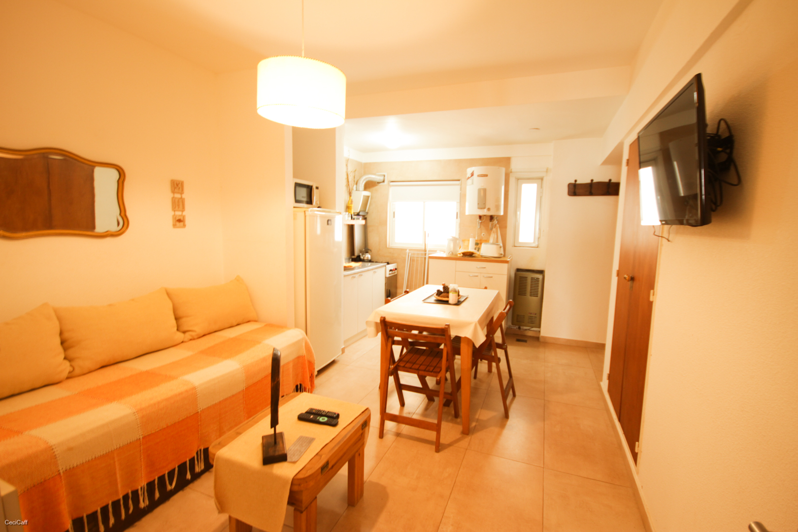 Calido y Completo Departamento con Balcon y Vista Parcial al Mar. Edificio Manquelito