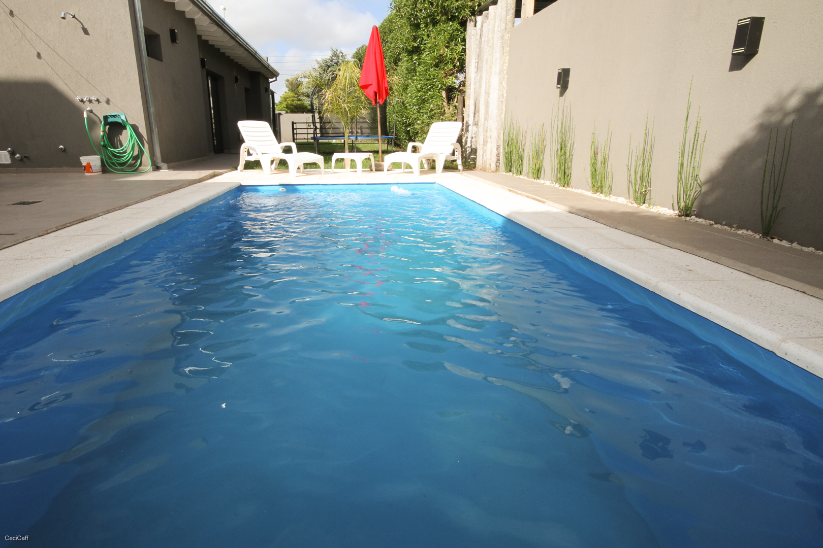 Completa Casa con Pileta, en Zona Residencial.