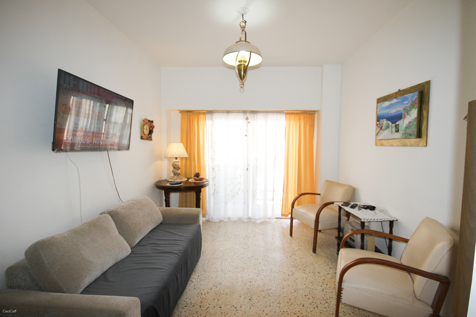 Departamento en Peatonal, con Balcón.